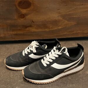 Women’s Steve Madden sneakers size 7.5